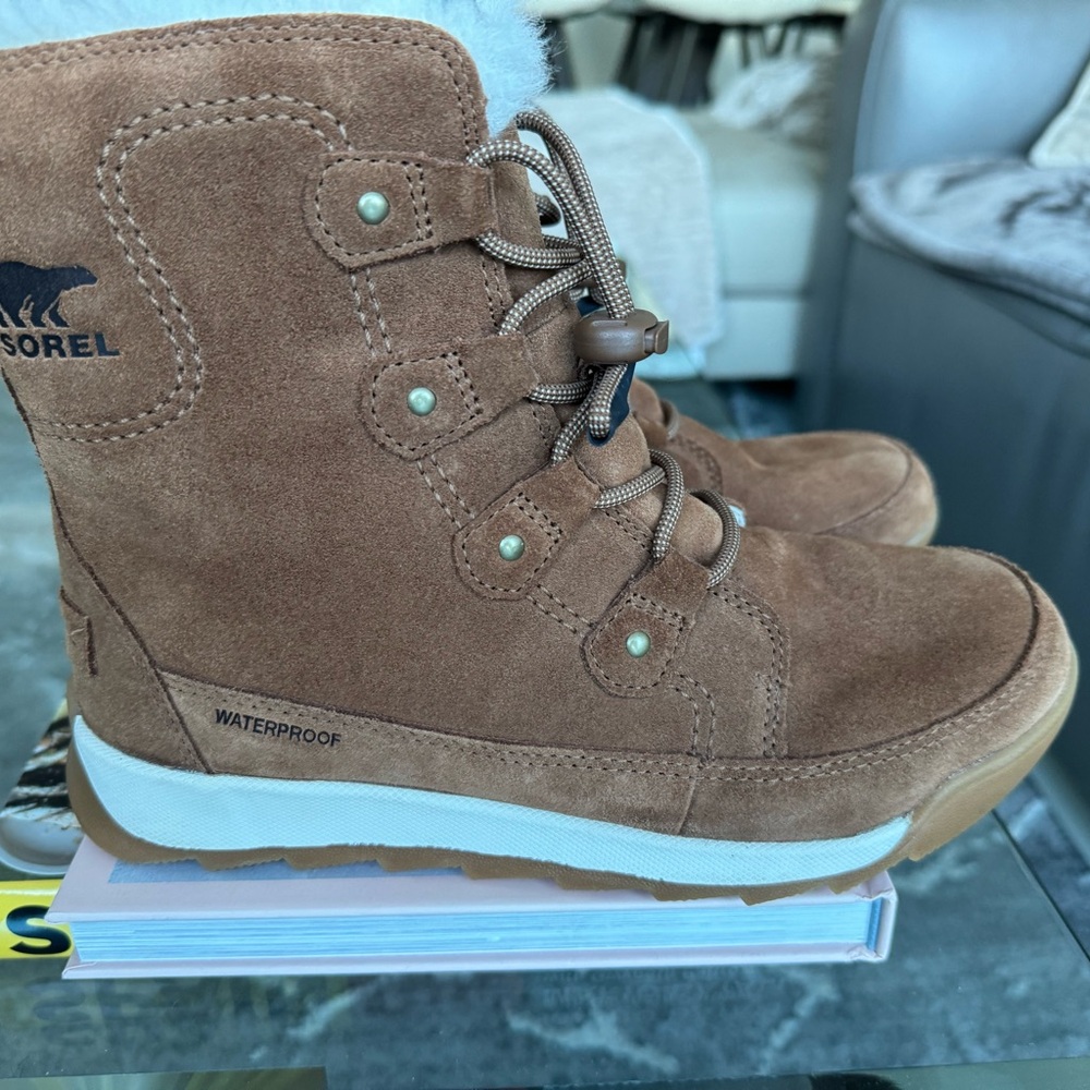 Brand New Sorel Brown Suede and Fleece Winter Boots - Picture 10 of 13